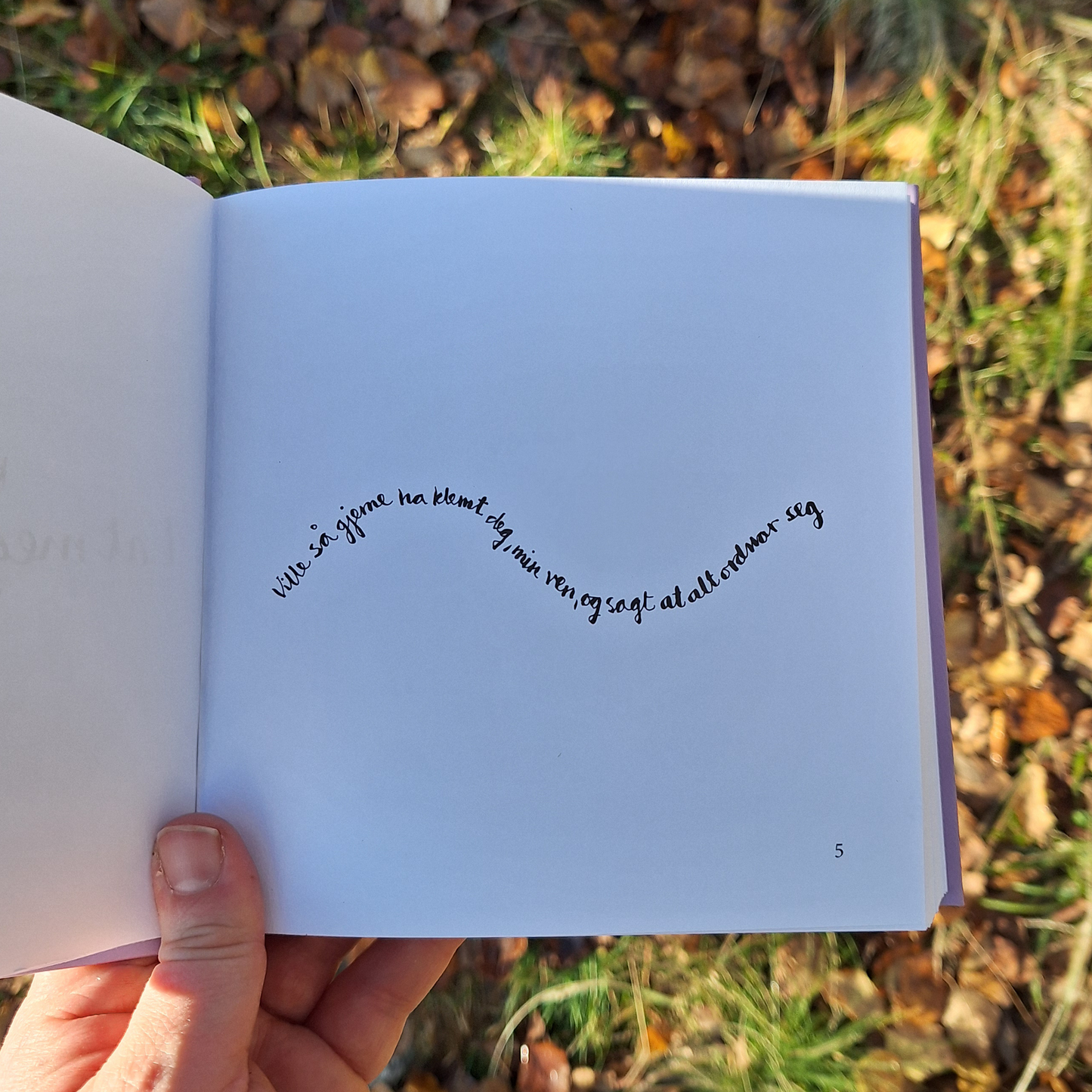 DIKTBOK | LAT MEG HALDA SORGA DI