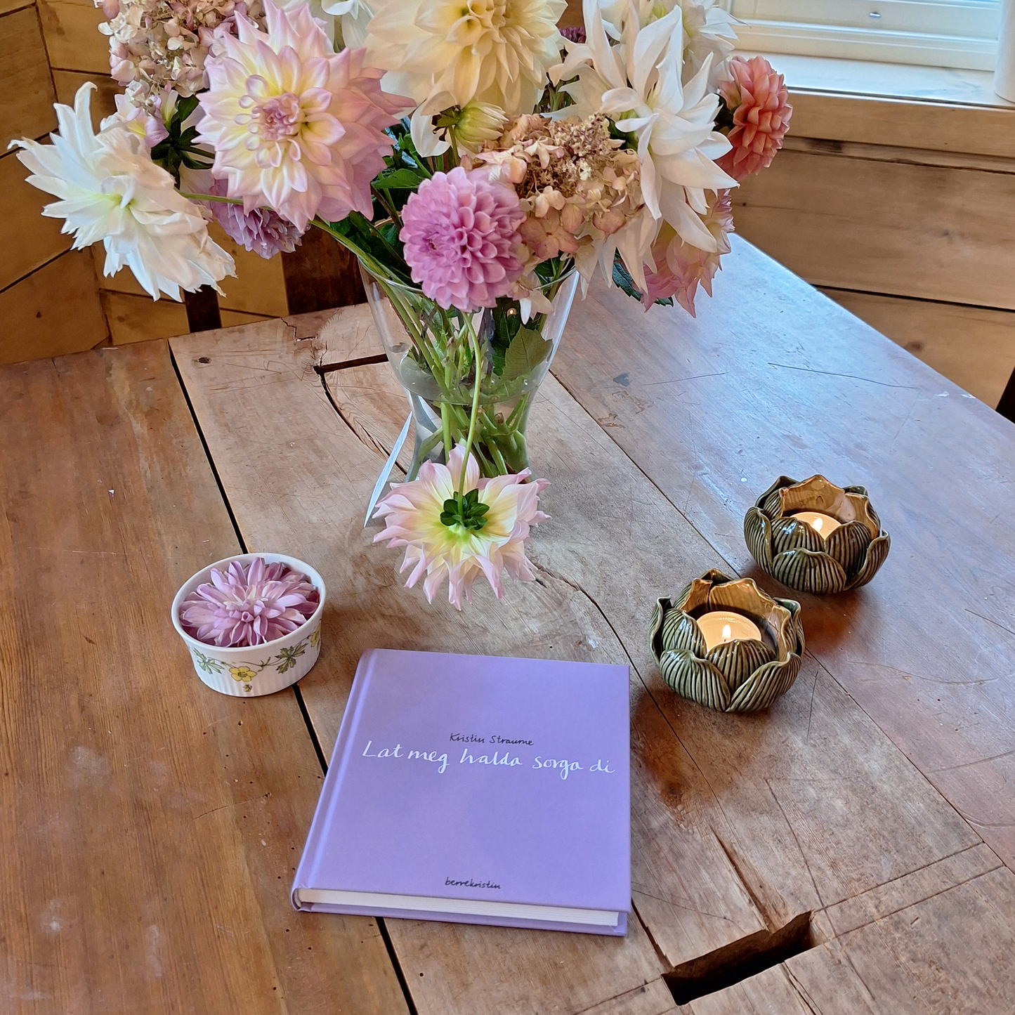 DIKTBOK | LAT MEG HALDA SORGA DI